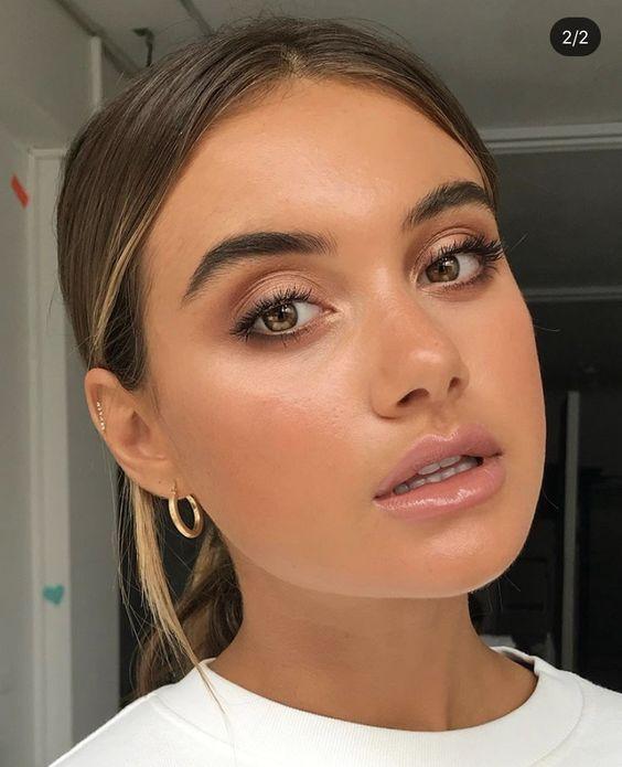 ιδέες-για-μακιγιάζ-με-lip gloss-το-Καλοκαίρι 2022-