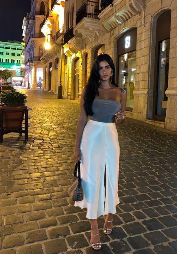 γκρι-τοπ-με-λευκή-μάξι-φούστα-ιδέες-Καλοκαίρι 2022-