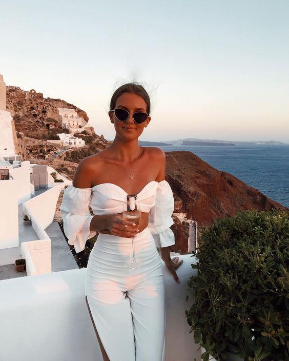 λευκό τοπ-με-λευκό παντελόνι-ιδέες-Καλοκαίρι 2022-