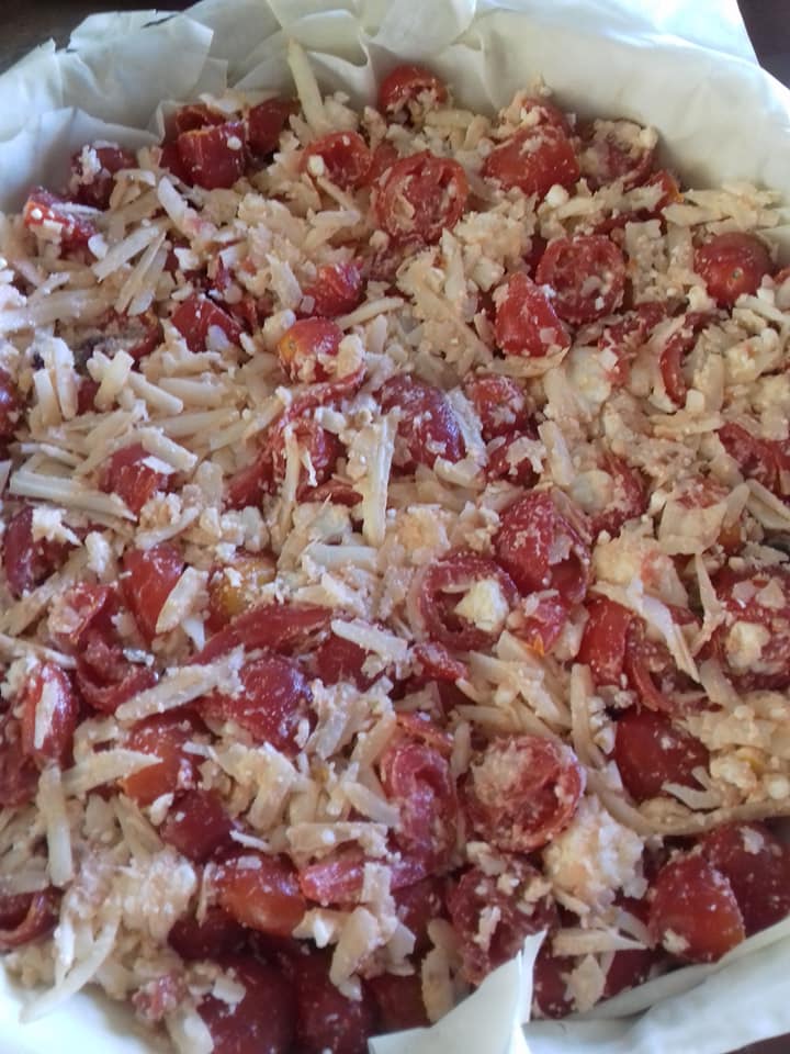 Ντοματόπιτα- με-γραβιέρα-