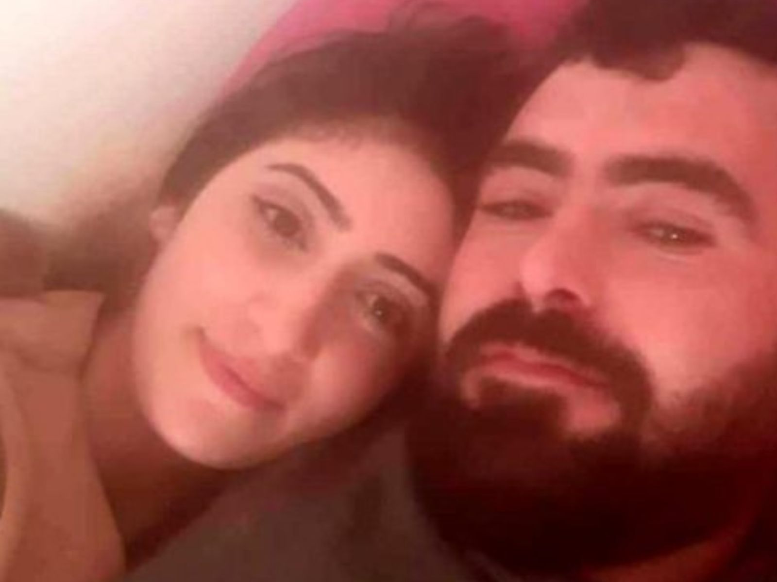 ΣΟΚ: Δολοφόνησε τον εραστή της στη μέση του δρόμου και έκατσε δίπλα στο πτώμα του