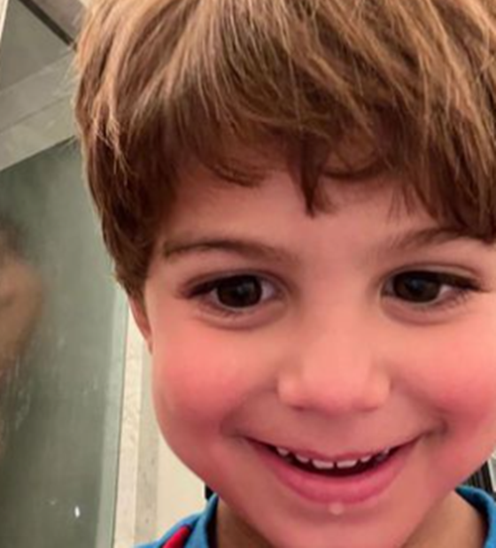 4χρονος-ανέβασε-γυμνή φωτογραφία-του-πατέρα-του-κατά λάθος-