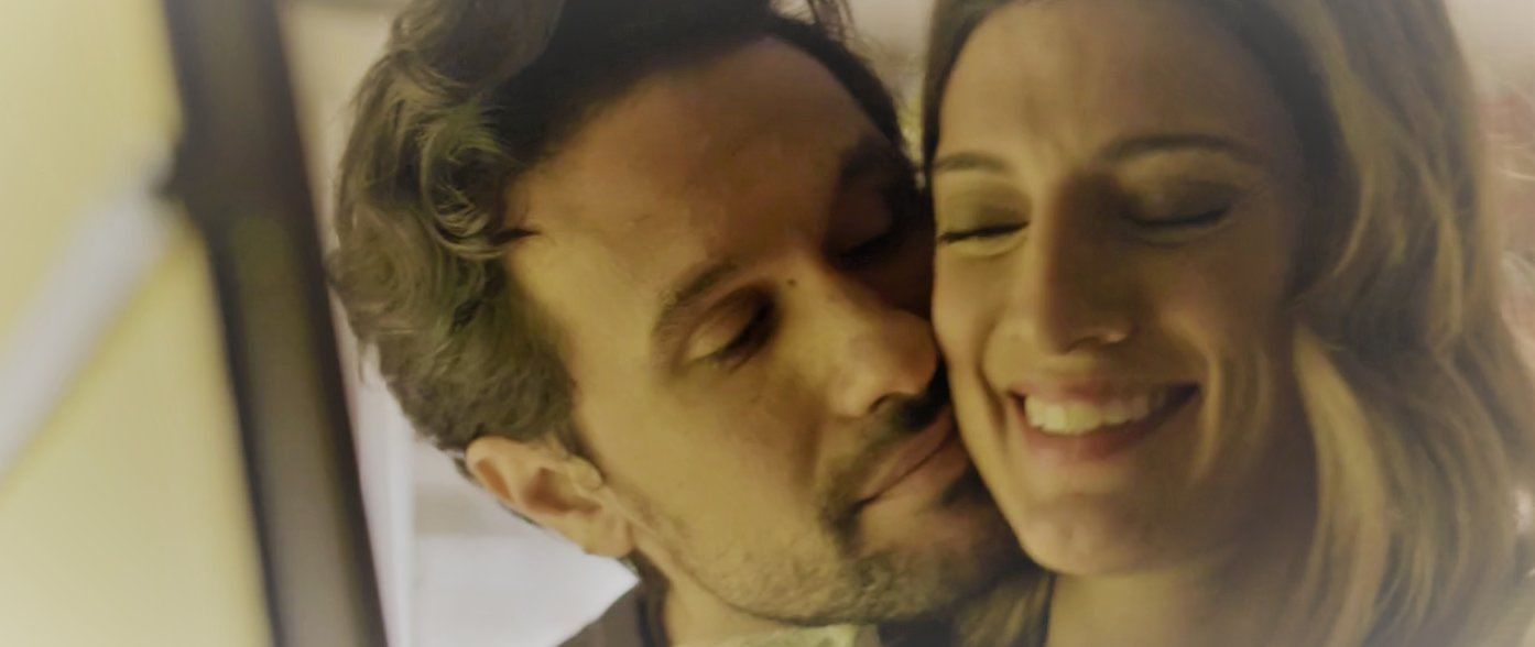 Σασμός: Ο Αστέρης χωρίς ρούχα σε μια πόζα όλο υπονοούμενα (φωτογραφία)