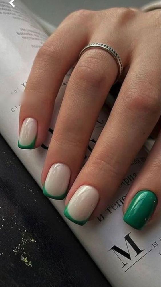 πράσινο-γαλλικό μανικιούρ-Σεπτέμβριος 2022-ιδέες-