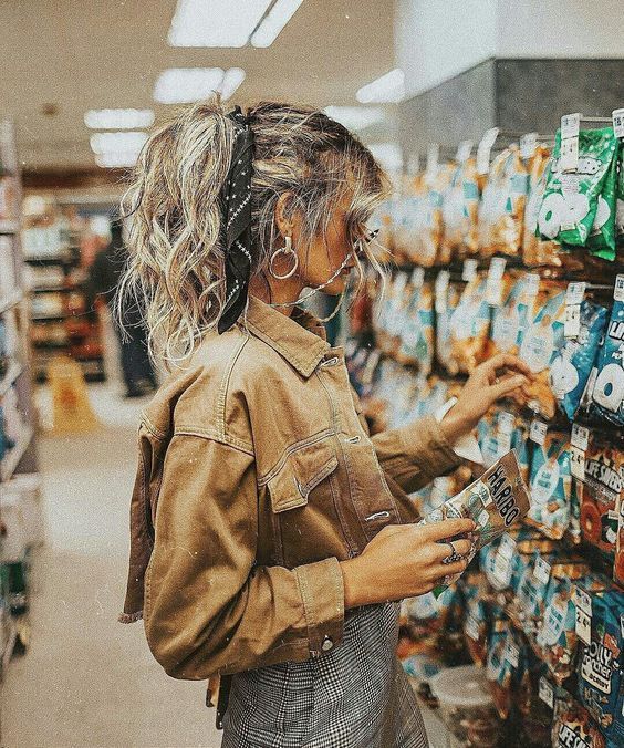 αλογοουρά-με-κορδέλα-ιδέες-για-χτενίσματα-Σεπτέμβριος 2022-