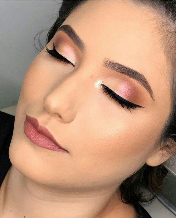 Σεπτέμβριος 2022-μακιγιάζ-σε-ροζ χρώμα-ιδέες-