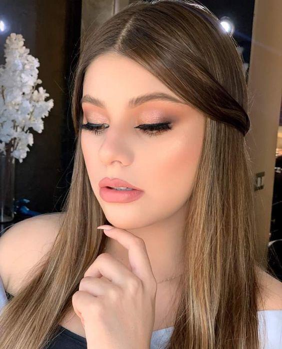 Σεπτέμβριος 2022-μακιγιάζ-σε-μπεζ χρώμα-ιδέες-