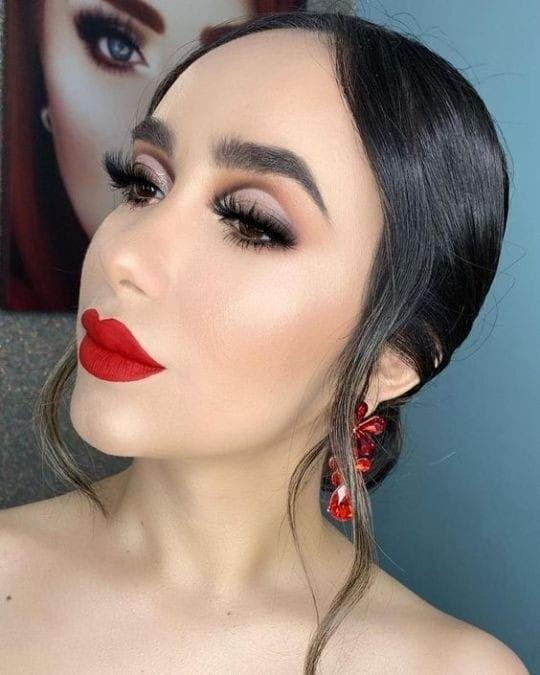 Σεπτέμβριος 2022-κόκκινο κραγιόν-και-smokey eye-ιδέες-