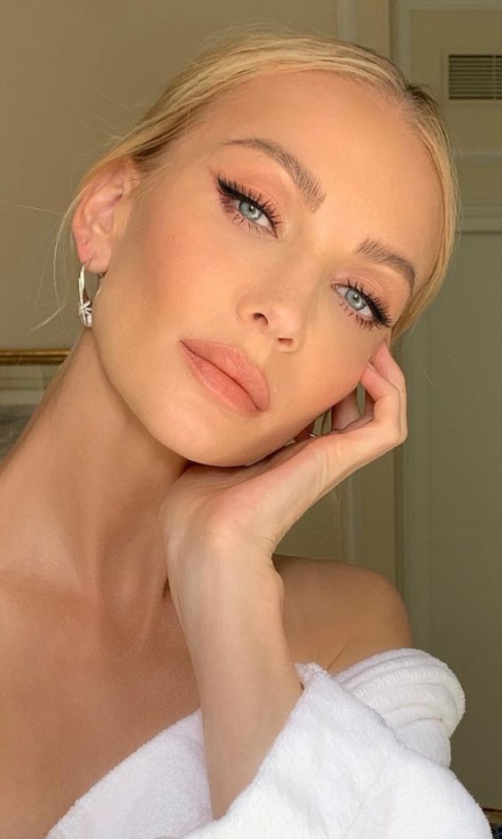 Σεπτέμβριος 2022-φυσικό-μακιγιάζ-ιδέες-