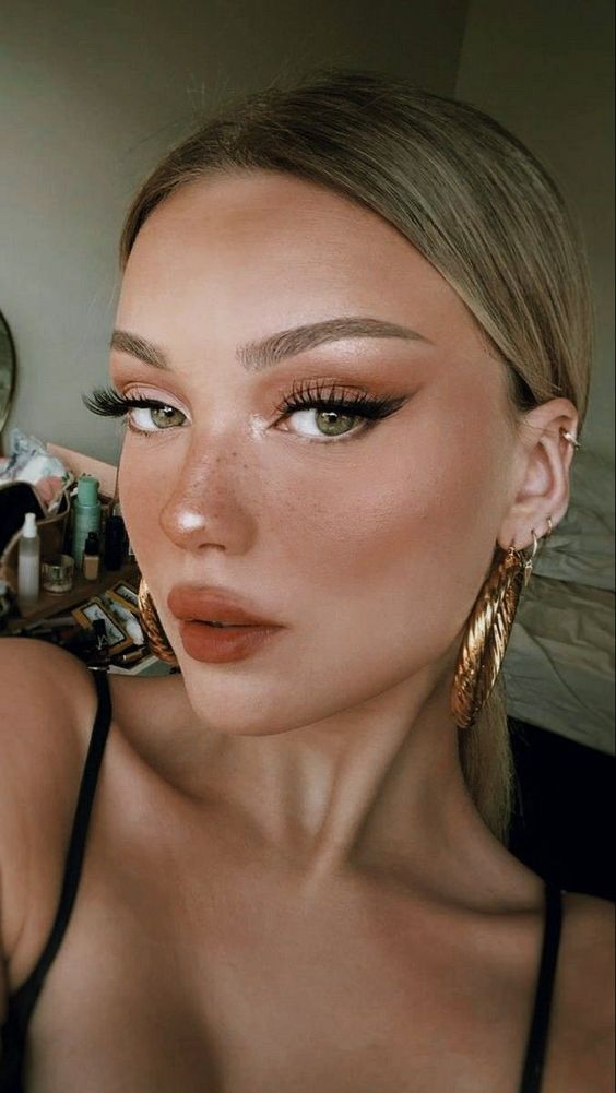 Σεπτέμβριος 2022-μακιγιάζ-σε-πορτοκαλί-χρώματα-με-highlighter-