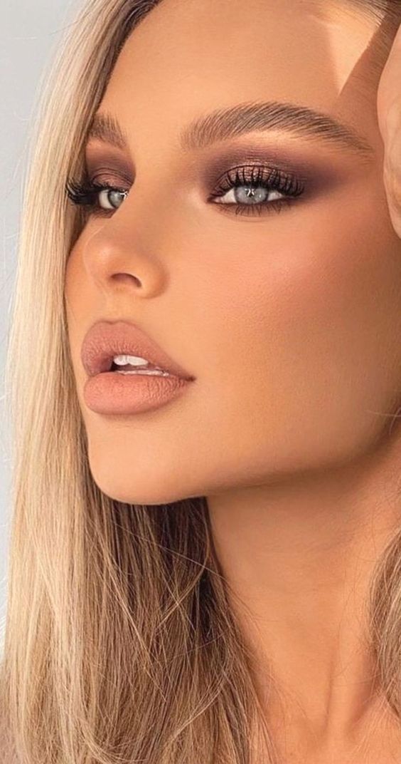 Αύγουστο 2022-ιδέες-για-μακιγιάζ-