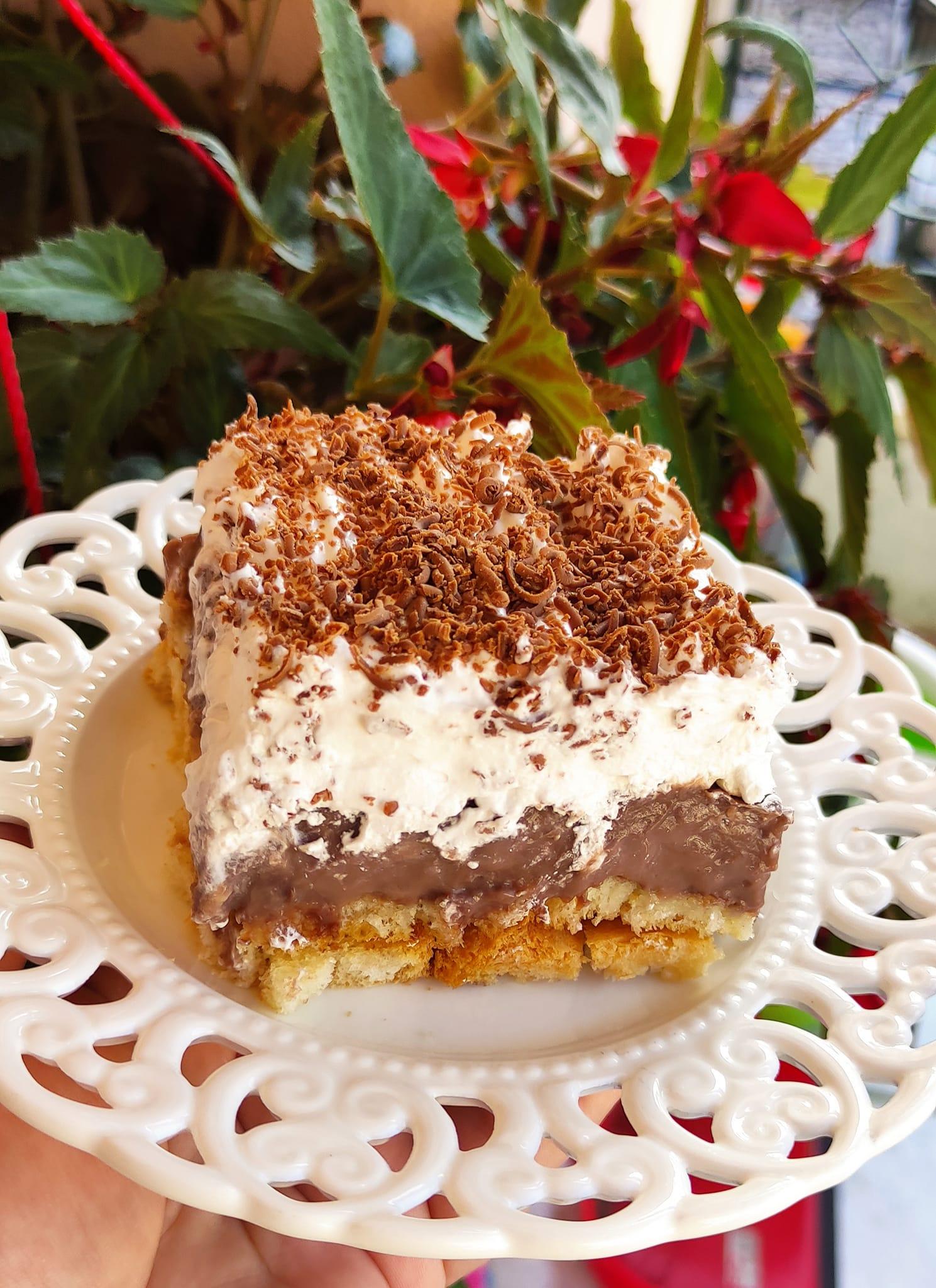 Εύκολο μαμαδίστικο γλυκό ψυγείου από την Γκόλφω Νικολού