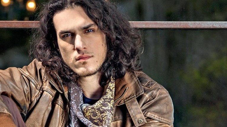 Γλυκάνισος: Δύο άνθρωποι με εντελώς διαφορετικούς κόσμους ερωτεύονται