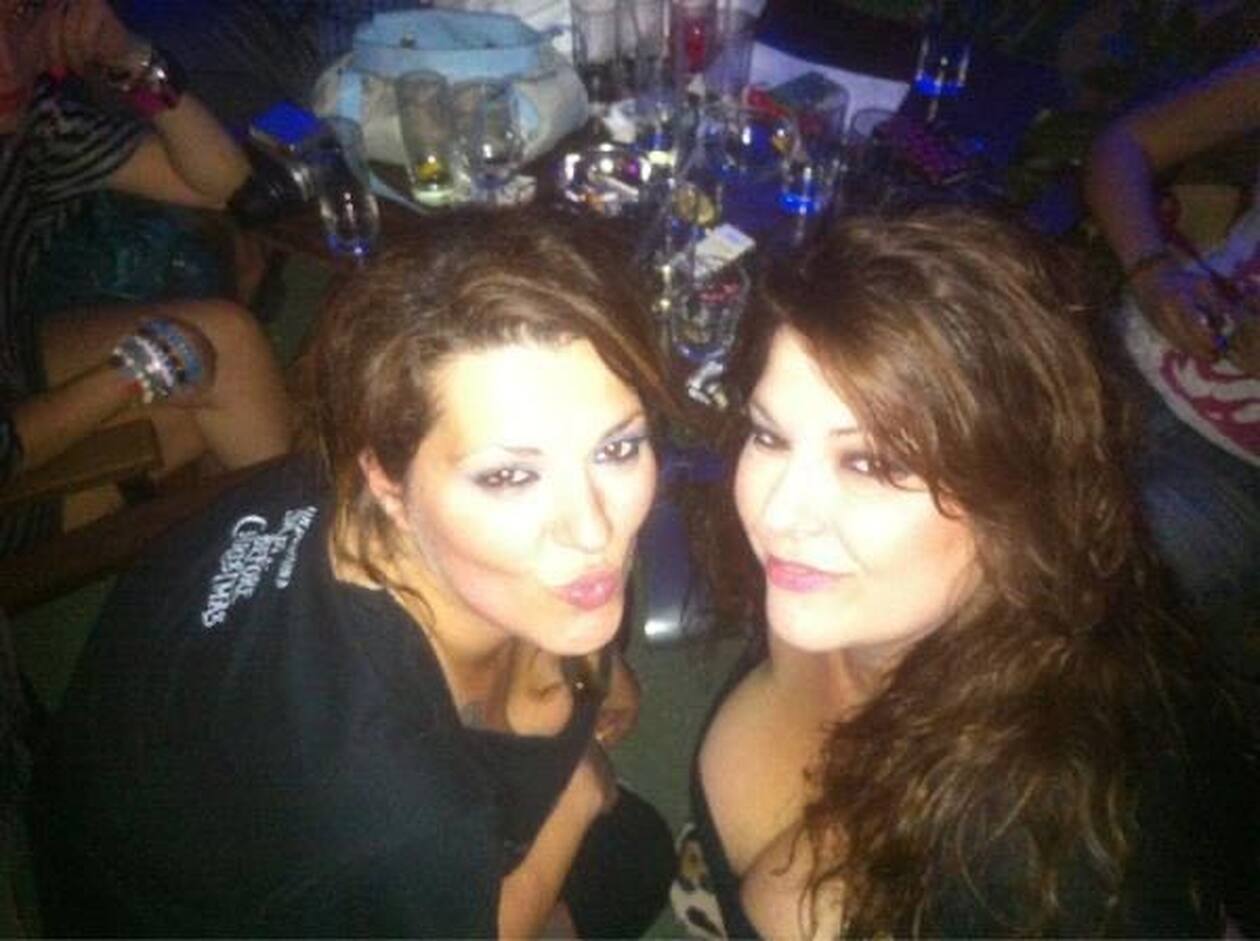 Κατερίνα Ζαρίφη: Μας συστήνει την αδερφή της και η ομοιότητα είναι απίστευτη