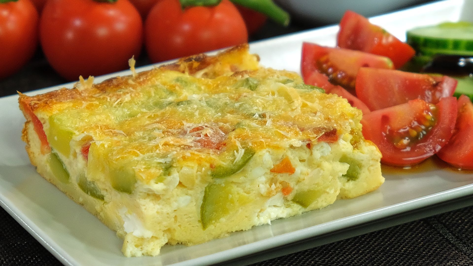 Γρήγορο- φαγητό -για- το -καλοκαίρι- : Σουφλέ- με- Κολοκυθάκια- και- ντοματίνια-