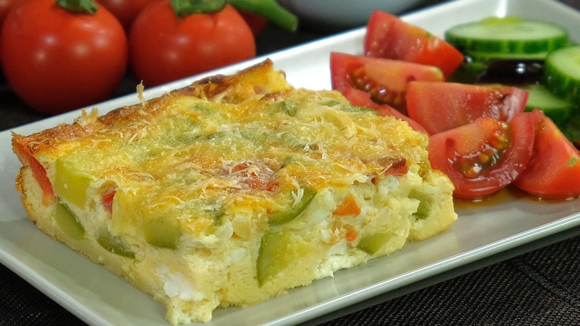 Γρήγορο- φαγητό -για- το -καλοκαίρι- : Σουφλέ- με- Κολοκυθάκια- και- ντοματίνια-