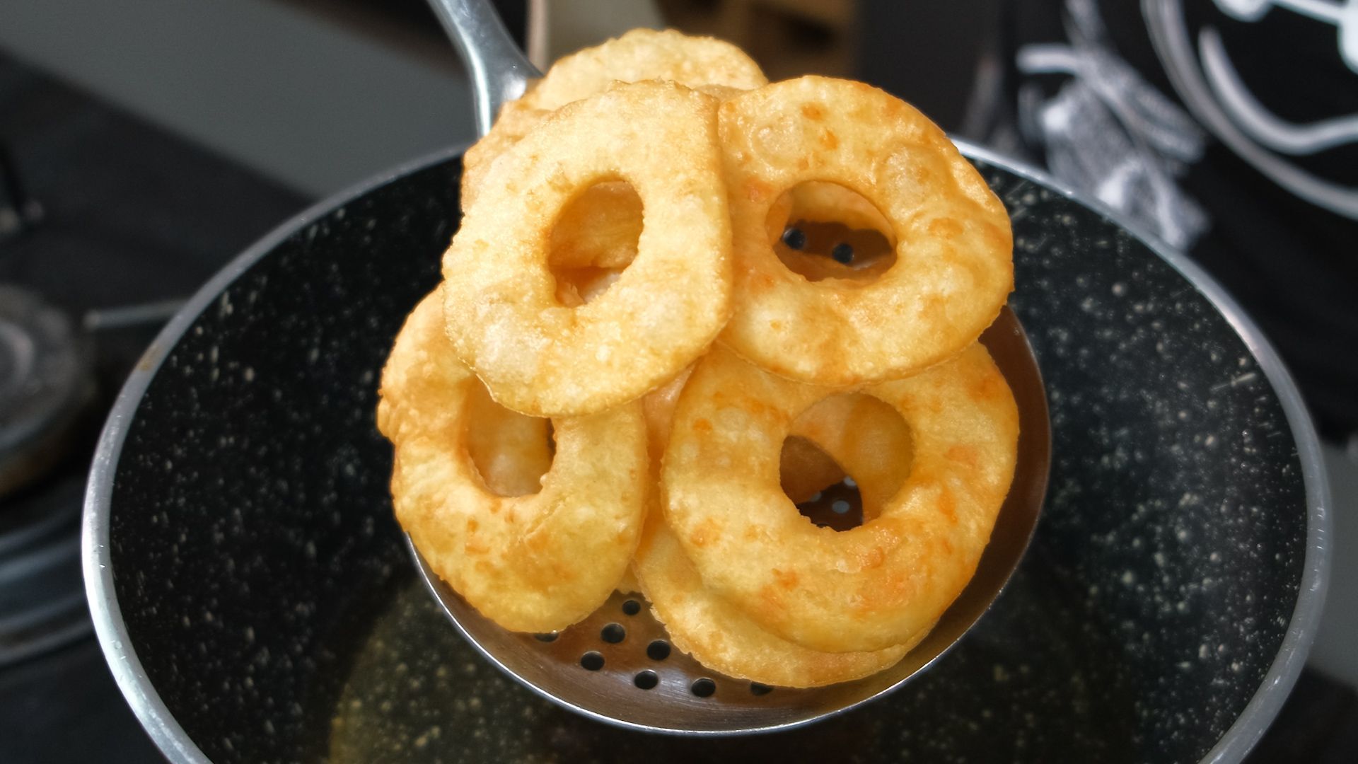 Λουκουμάδες- με- γραβιέρα- χωρίς-μαγιά-