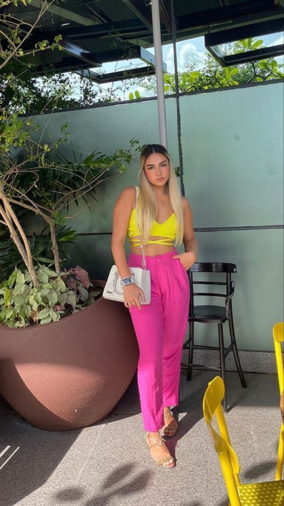 ροζ-παντελόνι-με-κίτρινο-τοπ-ιδέες-για-ντύσιμο-στις-διακοπές- ροζ-παντελόνι-με-κίτρινο-τοπ-ιδέες-για-ντύσιμο-στις-διακοπές-