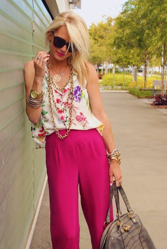 φλοράλ μπλούζα-με-φούξια παντελόνι-και-χακί-τσάντα-ιδέες- φλοράλ μπλούζα-με-φούξια παντελόνι-και-χακί-τσάντα-ιδέες-