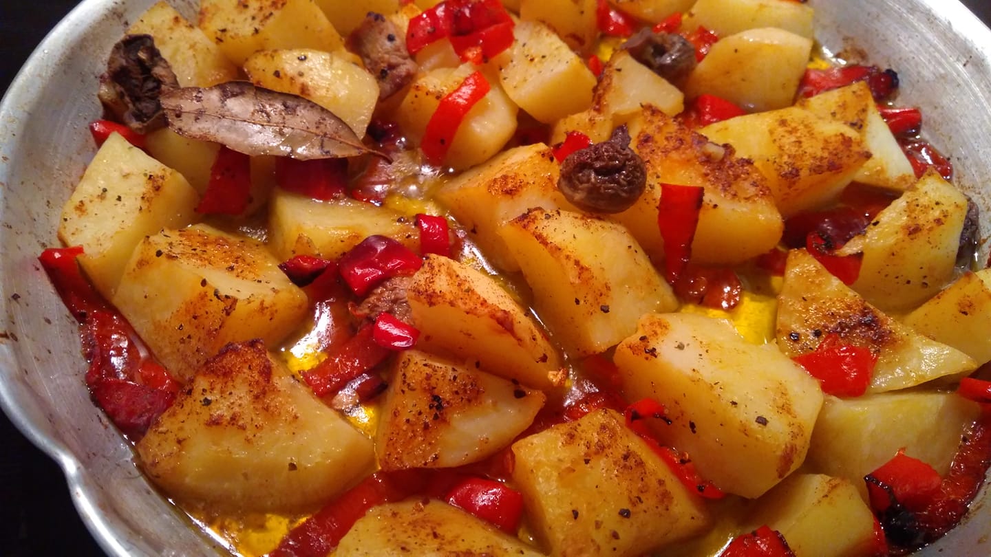 Πατάτες- φούρνου -με- πιπεριές- και -μανιτάρια-