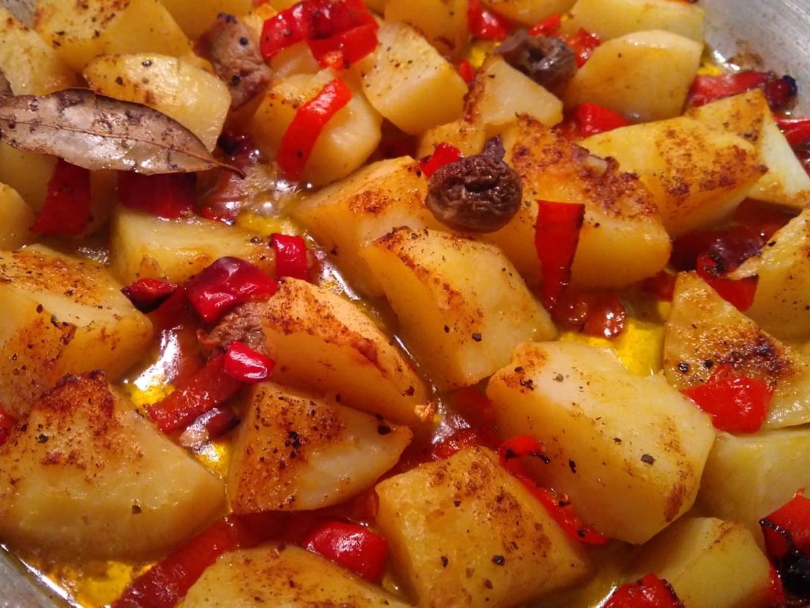 Πατάτες- φούρνου -με- πιπεριές- και -μανιτάρια-