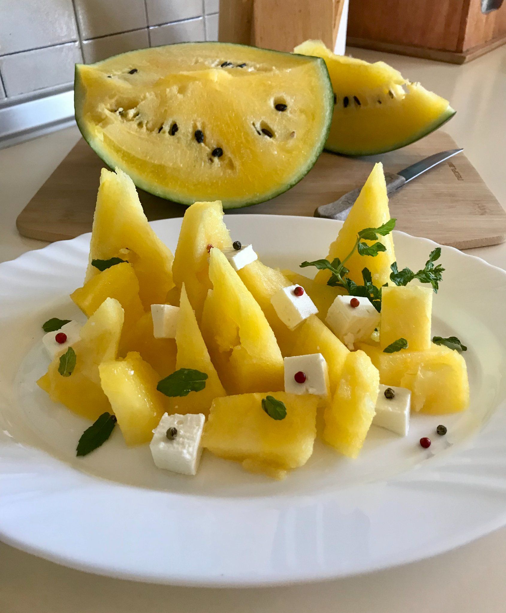 Σαλάτα- με -κίτρινο- καρπούζι- και- φέτα-