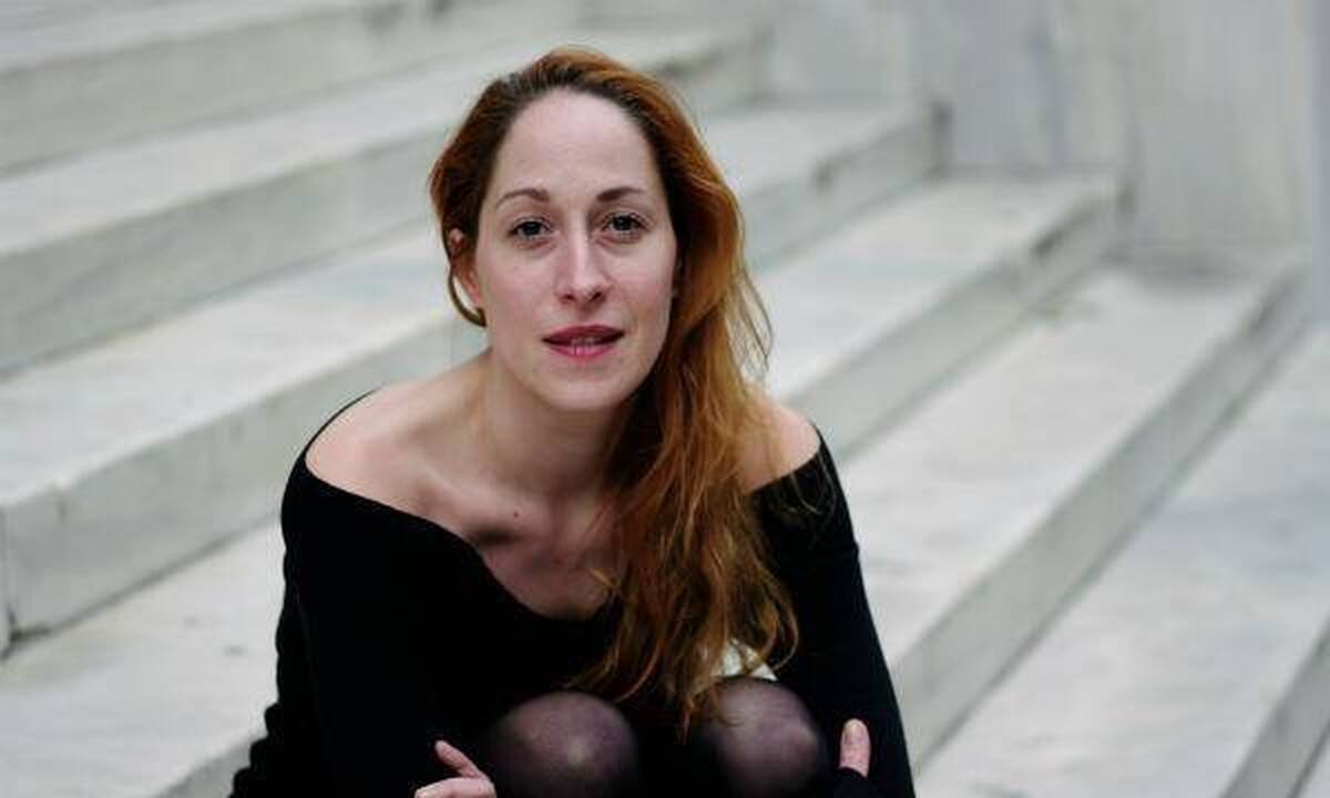 Αυτή είναι η πρωταγωνίστρια απο τις Άγριες Μέλισσες που πάει στο Αυτή η Νύχτα Μένει