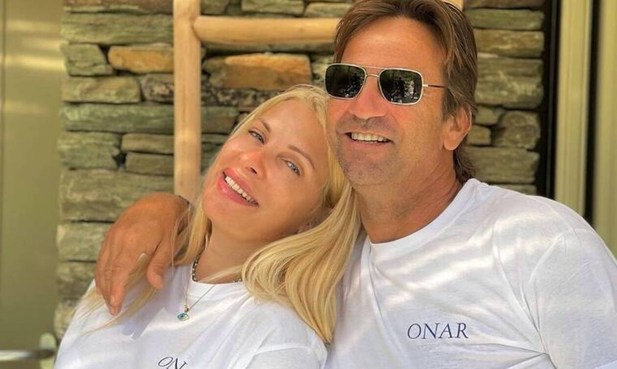 Ελένη Μενεγάκη: Έβαλε το φούξια μαγιό της και ο Μάκης την αποθέωσε