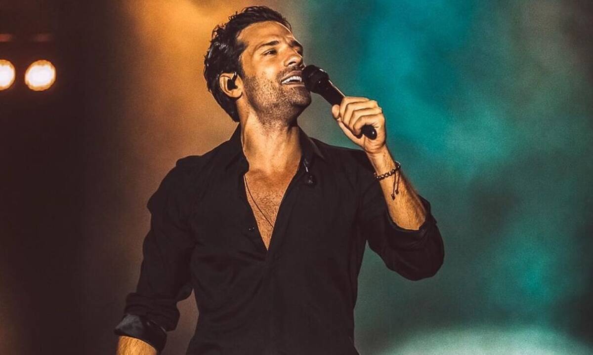 Κωνσταντίνος Αργυρός: Θαυμάστρια του πέταξε το σουτιέν της εν ώρα συναυλίας