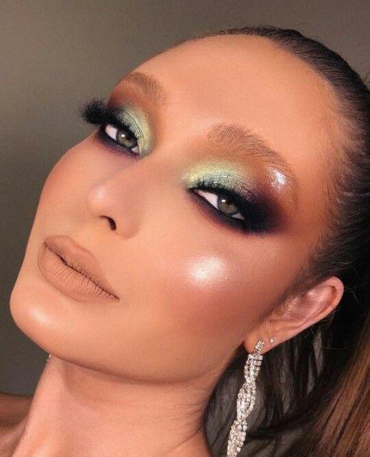 ιδέες-για-funky μακιγιάζ-το-Καλοκαίρι 2022-με-πράσινη σκιά-