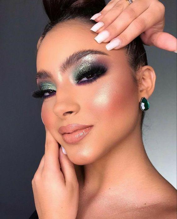 ιδέες-για-funky μακιγιάζ-το-Καλοκαίρι 2022-με-πράσινη σκιά-