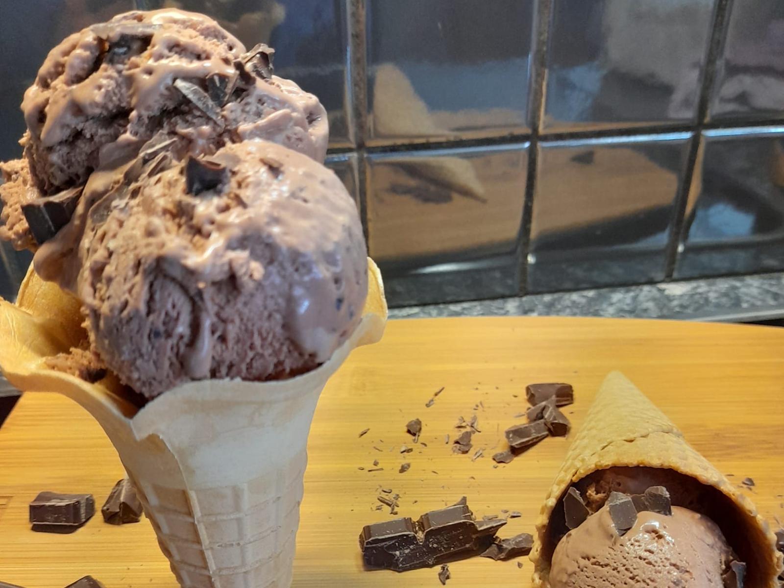 Κρεμώδες- παγωτό -σοκολάτα-