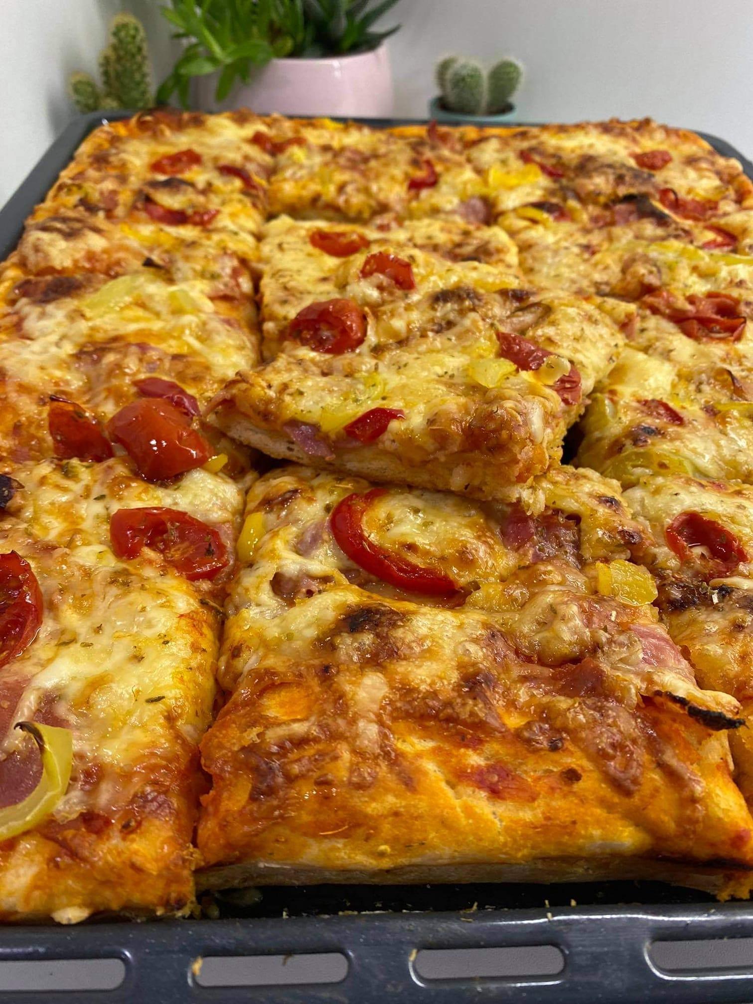 Τετράγωνη- πίτσα-