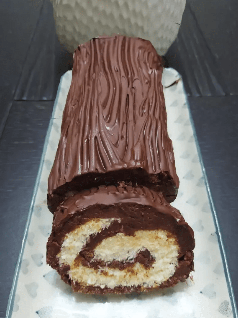 Σοκολατένιο-ελβετικό-ρολό-συνταγή-