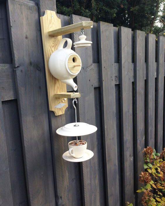 ιδέες-με-παλιές τσαγιέρες-σαν-διακοσμητικά-κήπου-