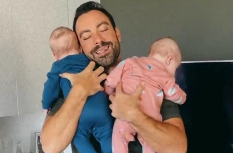 Σάκης Τανιμανίδης: Το βίντεο με τις δίδυμες κόρες του να τον φωνάζουν «μπαμπά» και η συγκίνησή του!