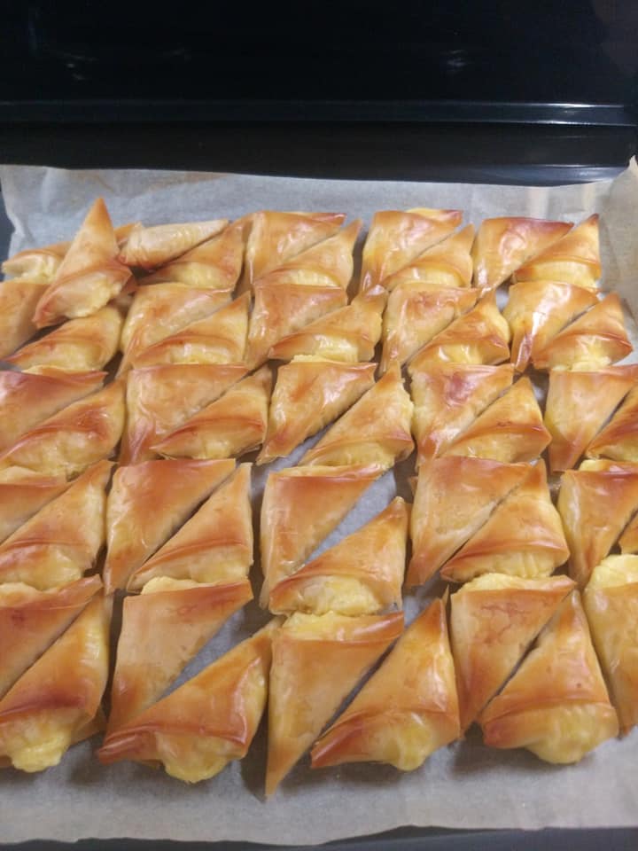 Τραγανά- κασεροπιτάκια -με -φύλλο- κρούστας-