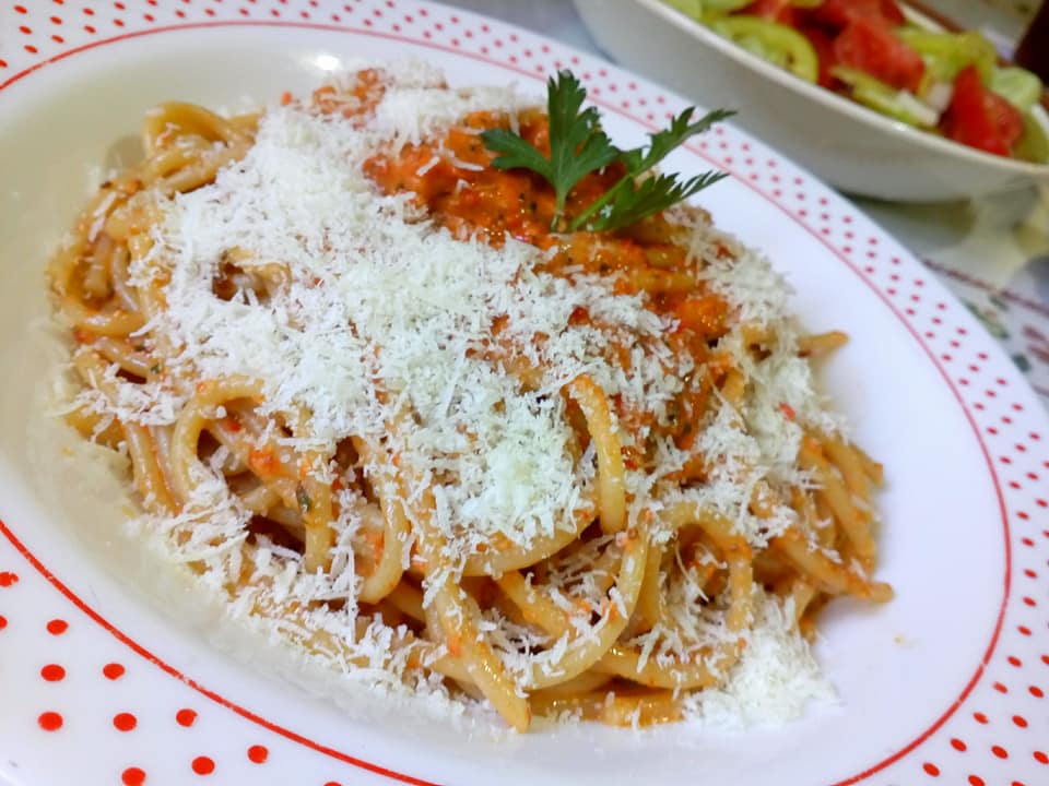 Καλοκαιρινή-μακαρονάδα- με- σάλτσα- από -πιπεριές- Φλωρίνης-