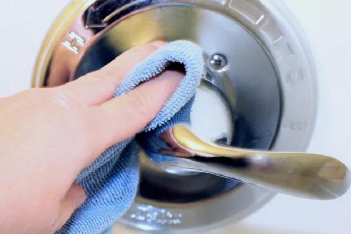 Μούχλα-σε-ανοξείδωτες επιφάνειες-έξυπνα κόλπα-καθαριότητας- Μούχλα-σε-ανοξείδωτες επιφάνειες-έξυπνα κόλπα-καθαριότητας-