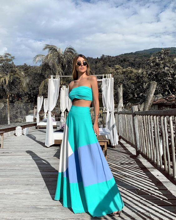 γαλάζια φούστα-με-σχέδια-και-γαλάζιο τοπ-ιδέες-