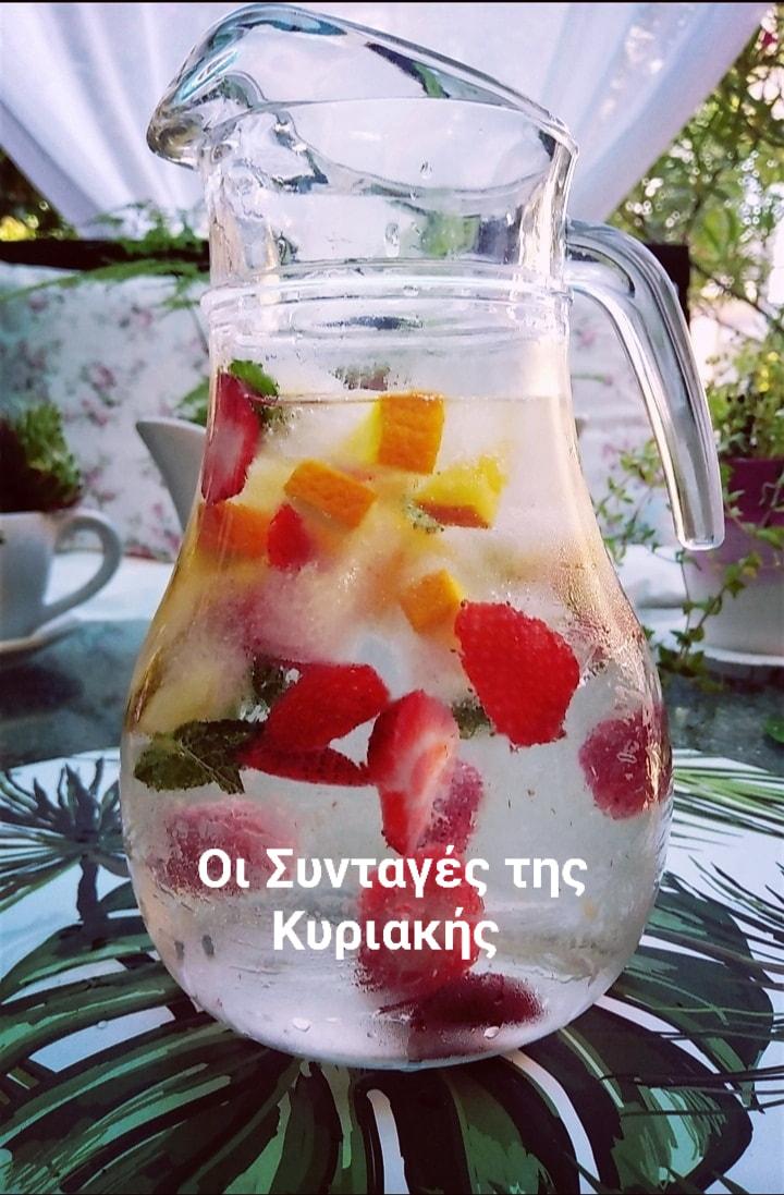 Δροσερό- σπιτικό- αναψυκτικό -με- σόδα- και -φρούτα-