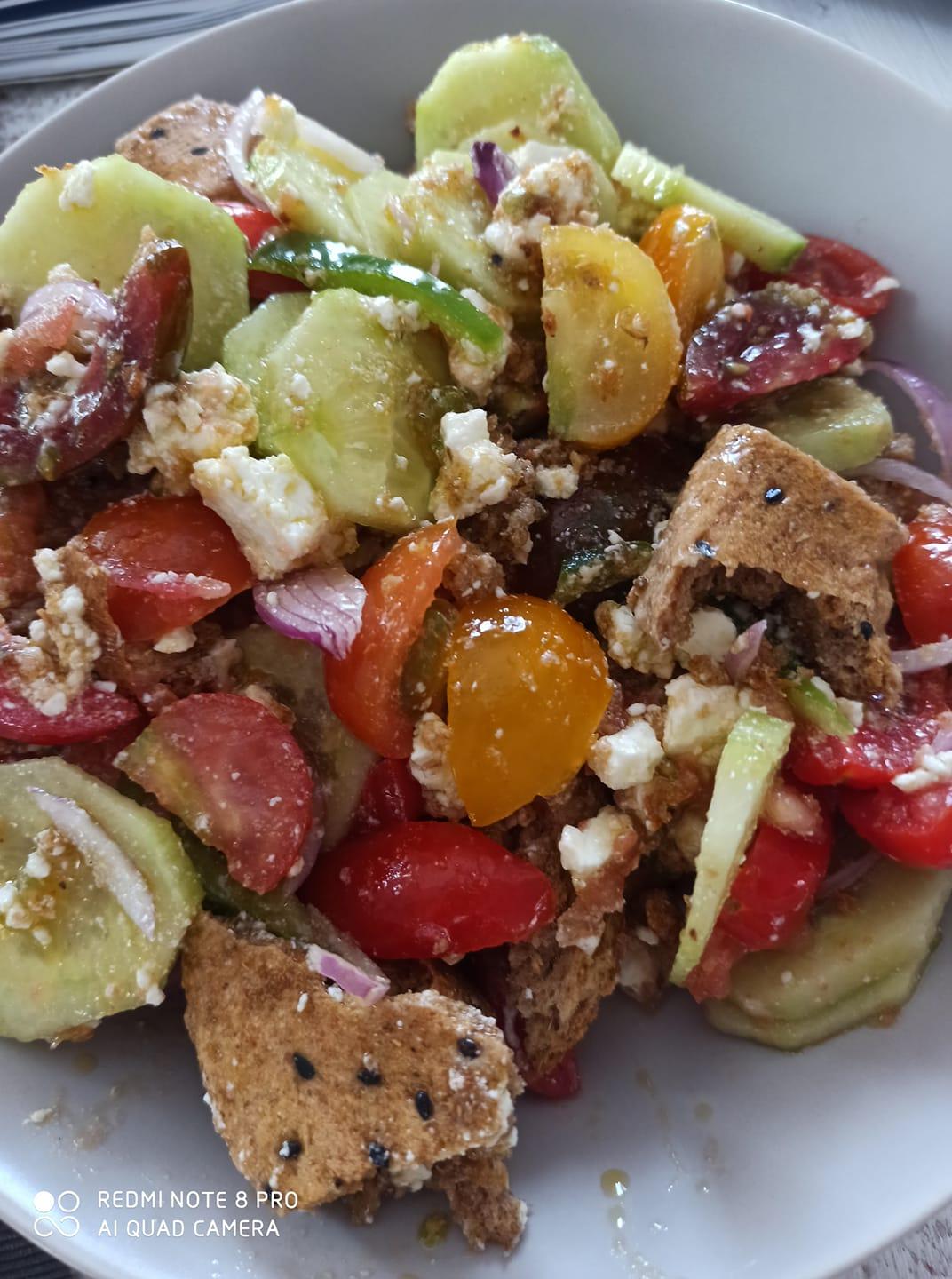 Σαλάτα- για- της- Παναγίας-: Χωριάτικη -με- παξιμάδι-