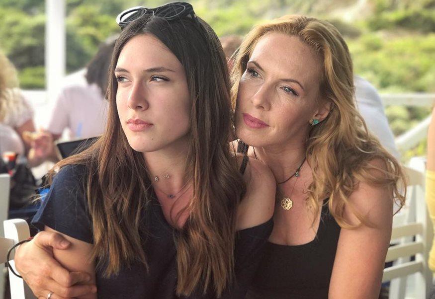 Η Γη της ελιάς : Εγκυμοσύνη και γάμος στην πραγματική ζωή για ζευγάρι – Κουμπαρά η Άντζελα Γκερέκου