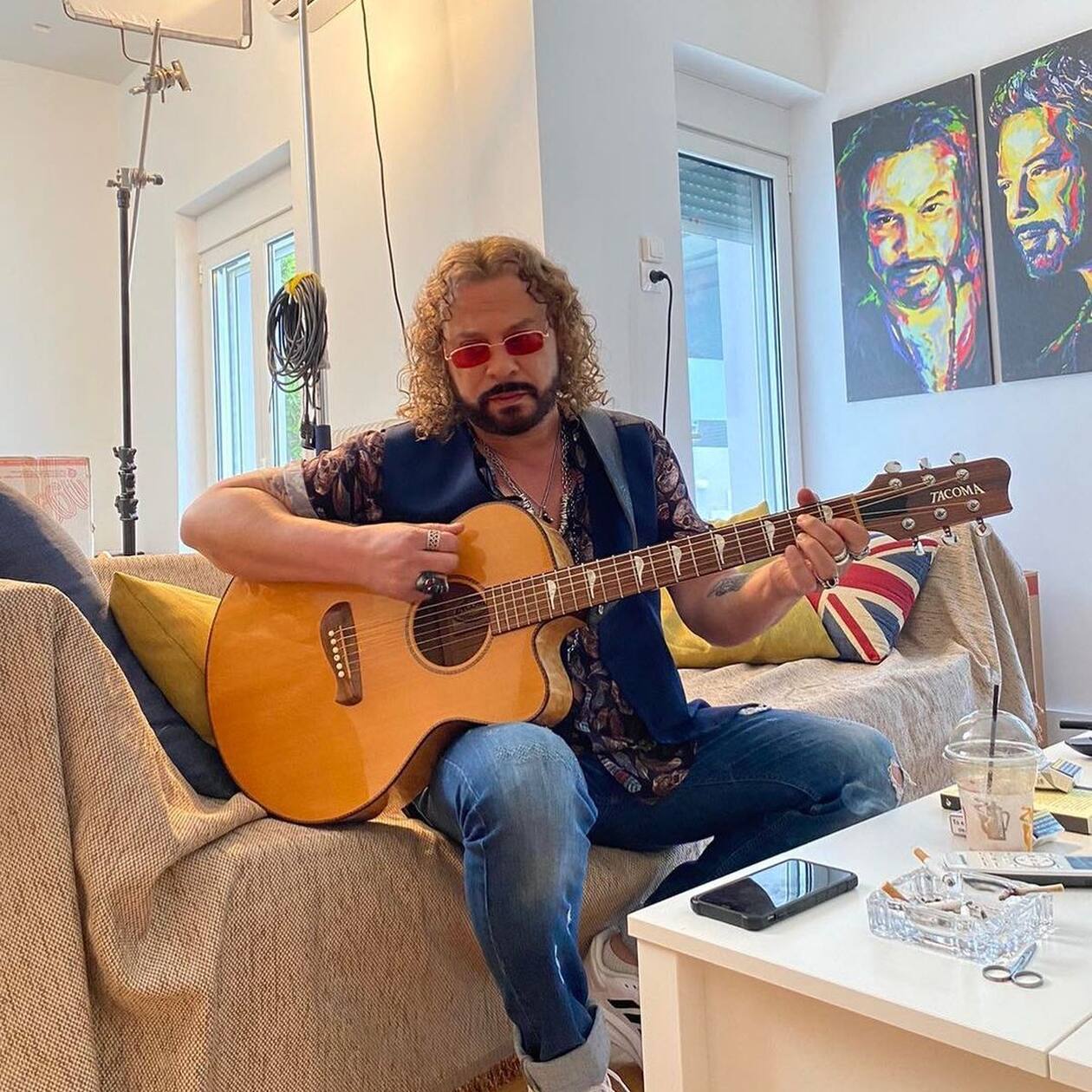 Χρήστος Δάντης: Δείτε το rock σπίτι του στη Γλυφάδα