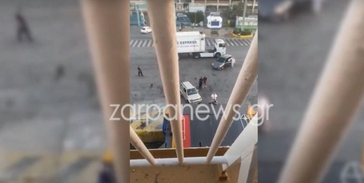 Πειραιάς: Επιβάτης κρεμάστηκε από τον καταπέλτη πλοίου