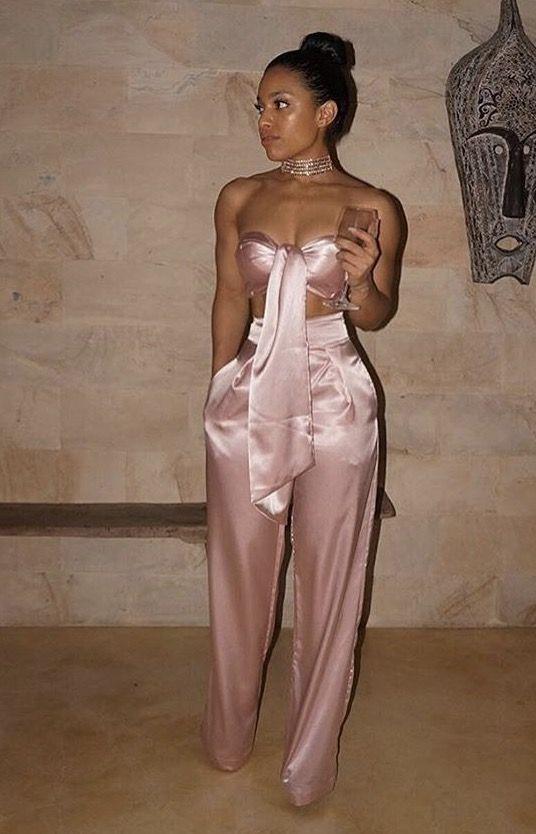 ροζ-σατέν-τοπ-με-ροζ-παντελόνα-ιδέες-