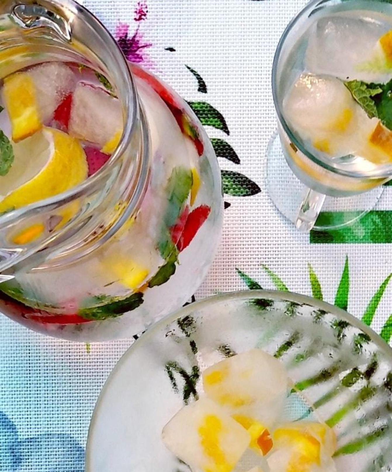 Δροσερό σπιτικό αναψυκτικό με σόδα και φρούτα