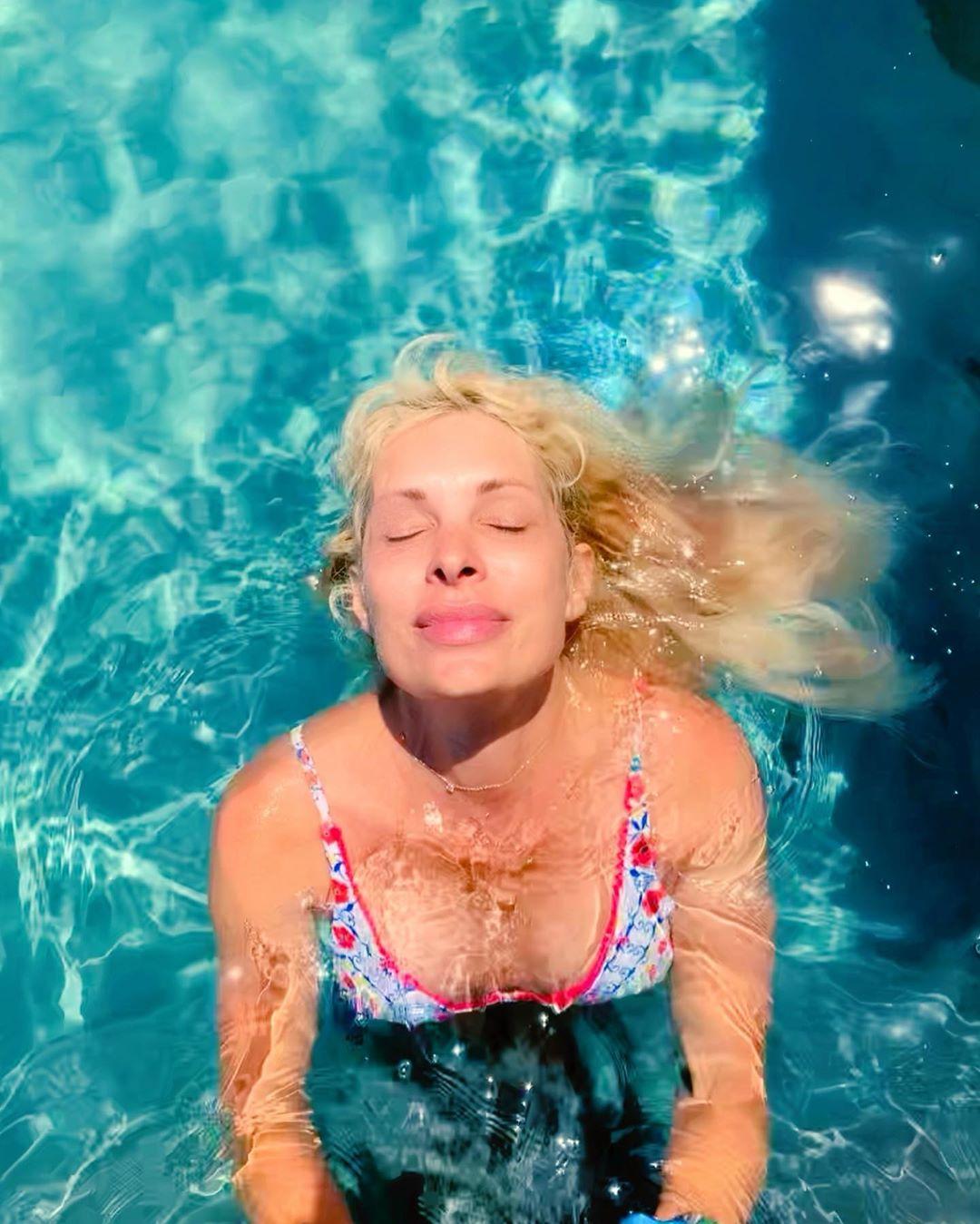 Ελένη Μενεγάκη: Η απίστευτη ομοιότητα της με την κόρη της Βαλέρια