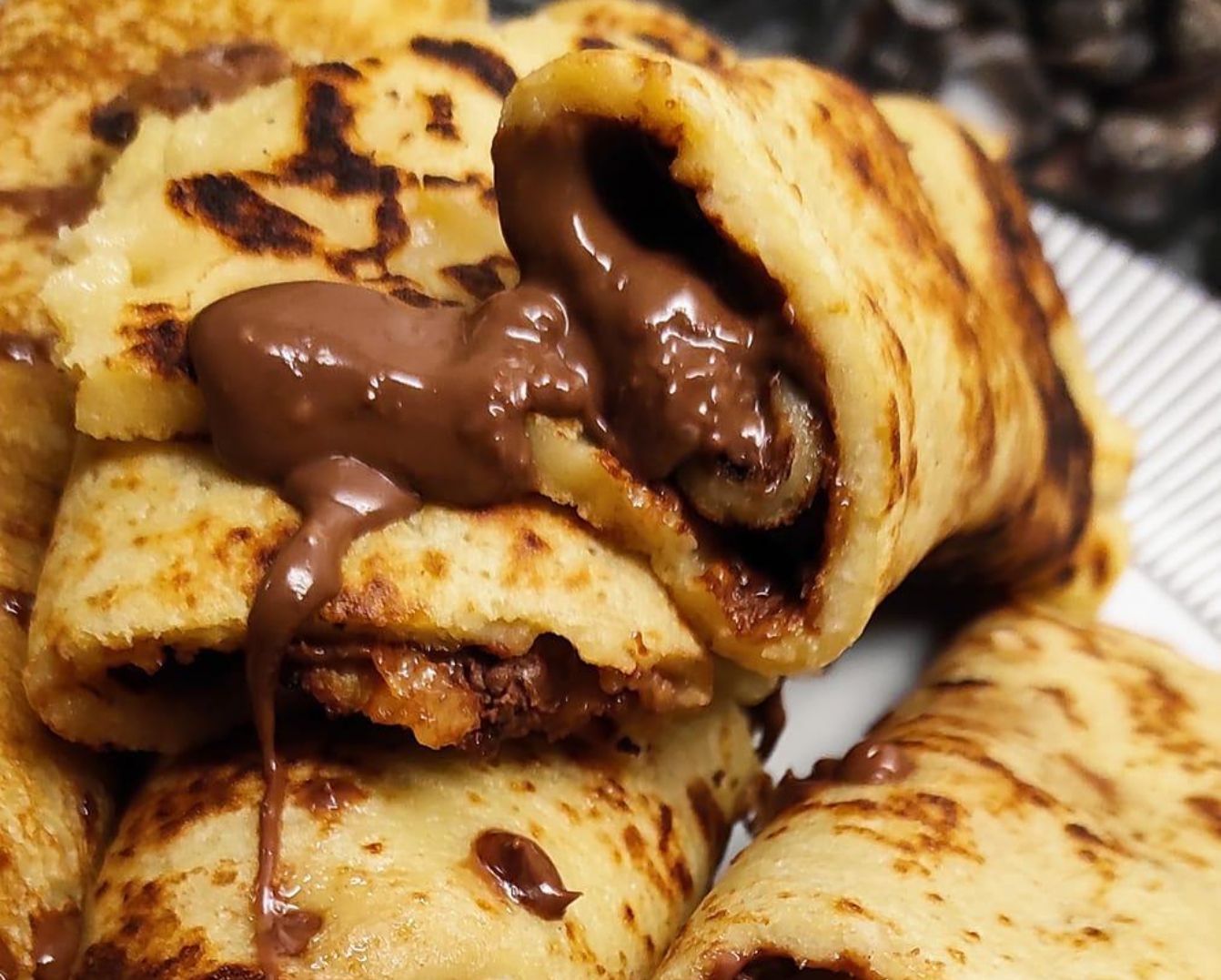 Λαχταριστές κρέπες με μερέντα με την πιο αφράτη ζύμη