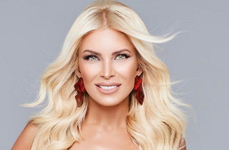 Η Κατερίνα Καινούργιου έγινε κουμπάρα- Το εντυπωσιακό φόρεμα που επέλεξε στο it χρώμα της σεζόν! (εικόνες)